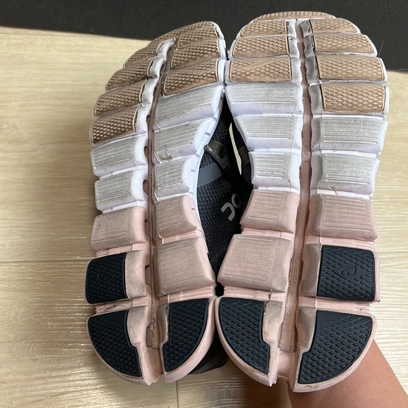 ON Cloudflow Running Shoe SIZE 6 1/2 US - Picture 10 of 10